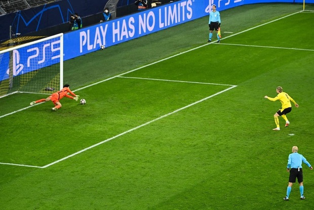6 phút điên rồ ở Champions League - Ảnh 4. 6 phút điên rồ ở Champions League - Ảnh 4.