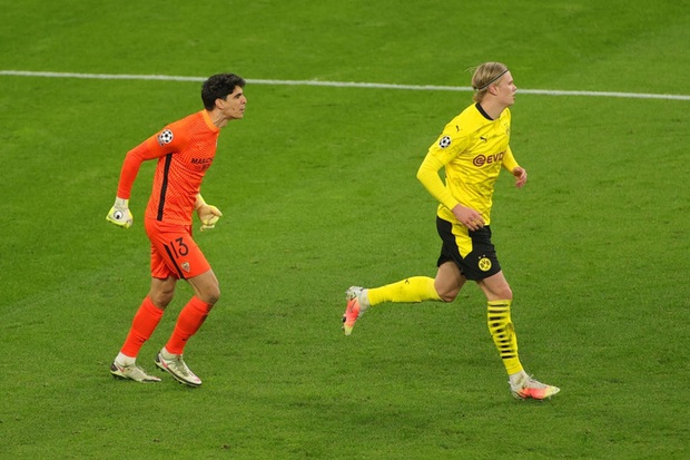 6 phút điên rồ ở Champions League - Ảnh 5. 6 phút điên rồ ở Champions League - Ảnh 5.
