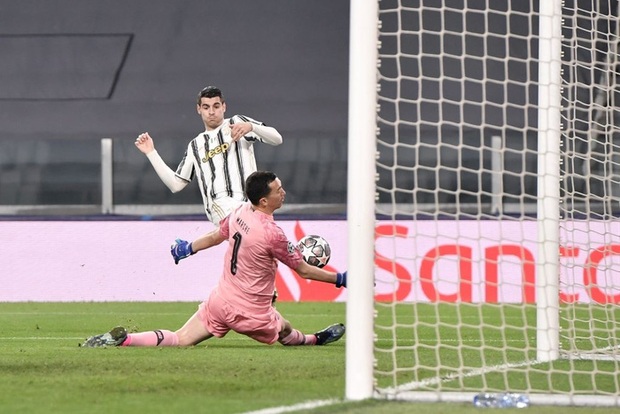 Ronaldo và Juventus đá hơn người 70 phút, thắng 3-2 vẫn bị loại khỏi Champions League - Ảnh 10.