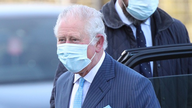 Nữ hoàng Anh chính thức đưa ra lời phản bác “cao tay” trước loạt cáo buộc của Meghan - Harry, cuộc chiến Hoàng gia ngày càng thêm căng thẳng - Ảnh 2. Nữ hoàng Anh chính thức đưa ra lời phản bác “cao tay” trước loạt cáo buộc của Meghan - Harry, cuộc chiến Hoàng gia ngày càng thêm căng thẳng - Ảnh 2.