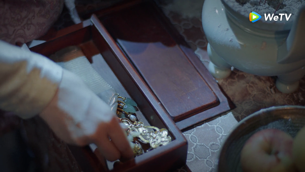 Đàm Tùng Vận dựng lễ cầu hồn gài hàng trà xanh Cẩm Tâm Tựa Ngọc làm ả sợ đến rụng hết tóc - Ảnh 6.