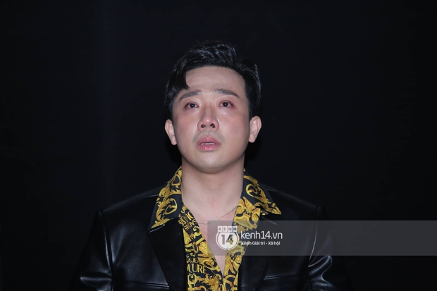 Clip: Trấn Thành lại khóc lần 3 ở họp báo Bố Già, cúi người cảm ơn khán giả miền Bắc - Ảnh 2.