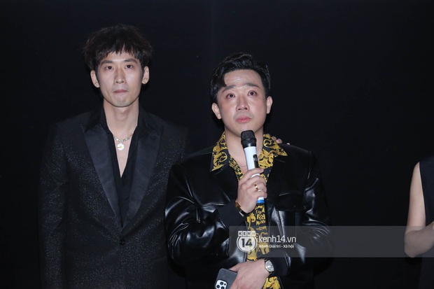 Clip: Trấn Thành lại khóc lần 3 ở họp báo Bố Già, cúi người cảm ơn khán giả miền Bắc - Ảnh 8.