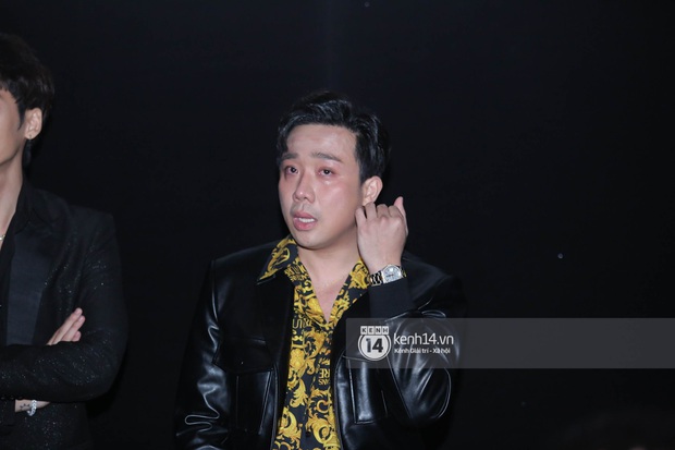 Clip: Trấn Thành lại khóc lần 3 ở họp báo Bố Già, cúi người cảm ơn khán giả miền Bắc - Ảnh 4.
