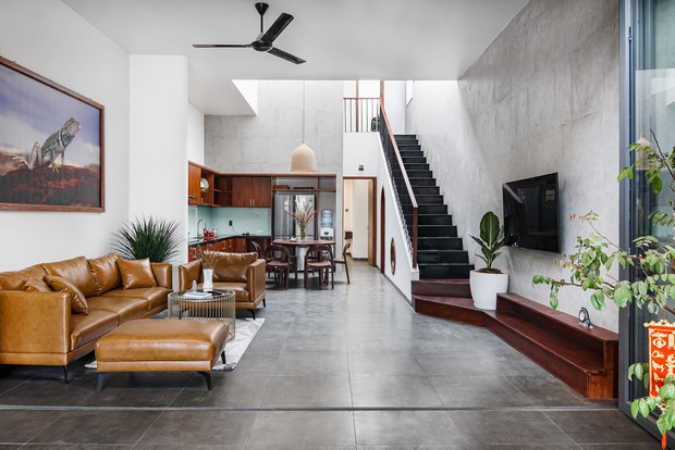 Con gái lập nghiệp tại Sài Gòn, chi 1,5 tỷ xây ngôi nhà phong cách Nam Bộ ở quê để bố mẹ an hưởng tuổi già - Ảnh 1.