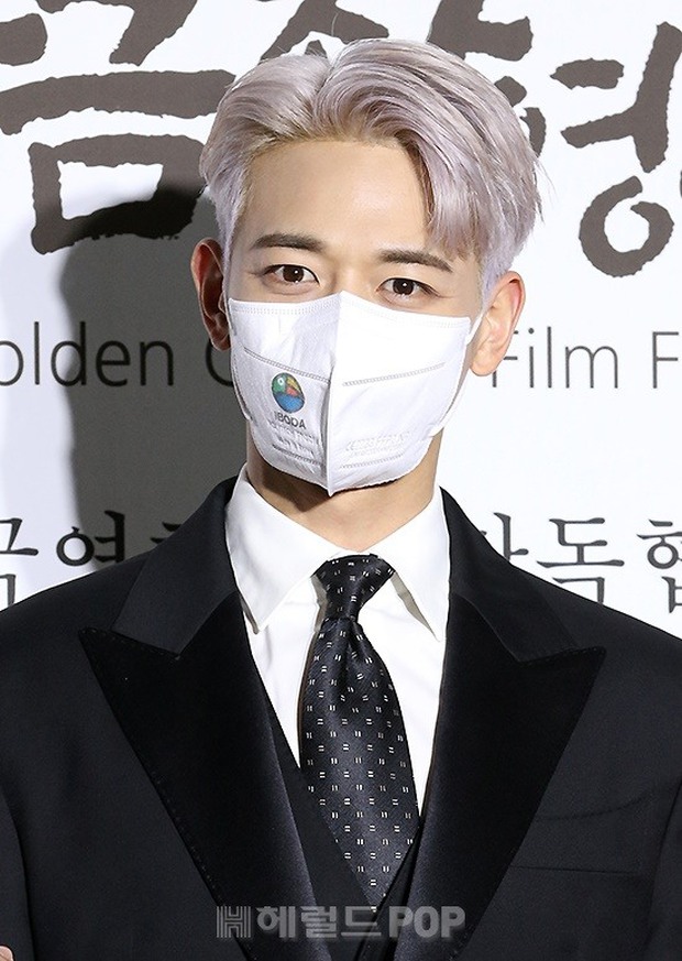 Thảm đỏ khủng hot nhất hôm nay: Hoa hậu Honey Lee hồng chói lọi bên Yoona kín đáo, Lee Kwang Soo lấy lại visual đỉnh - Ảnh 9.