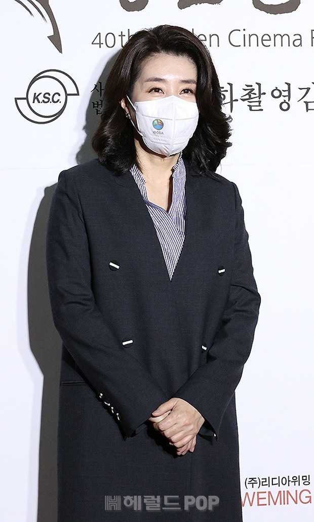 Thảm đỏ khủng hot nhất hôm nay: Hoa hậu Honey Lee hồng chói lọi bên Yoona kín đáo, Lee Kwang Soo lấy lại visual đỉnh - Ảnh 10.