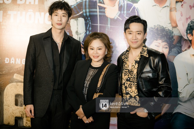 Trấn Thành bất ngờ ôm mặt khóc cạnh Tuấn Trần tại họp báo Bố Già Hà Nội, vụ gì nữa đây? - Ảnh 4.