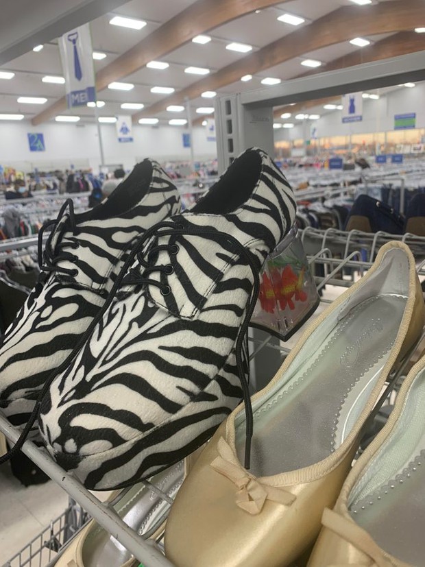 20 món đồ với phong cách thiết kế sến lòi mắt do dân mạng bình chọn - Ảnh 14.