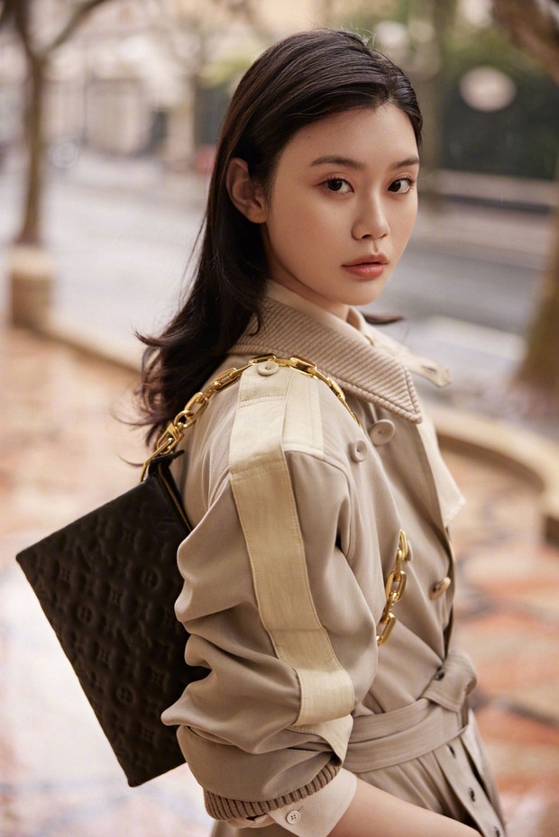 Cuộc sống giàu có của Ming Xi sau khi sinh quý tử: Phóng tay mua hàng hiệu đắt đỏ, bóc giá nghe mà choáng - Ảnh 9. Cuộc sống giàu có của Ming Xi sau khi sinh quý tử: Phóng tay mua hàng hiệu đắt đỏ, bóc giá nghe mà choáng - Ảnh 9.