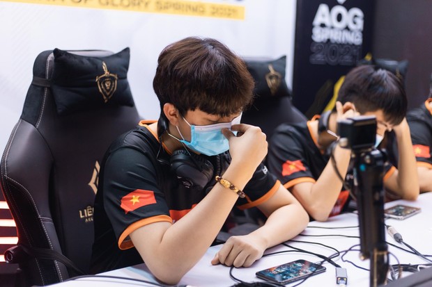 Saigon Phantom và Cerberus Esports cạnh tranh khốc liệt ngôi đầu, Team Flash đứng trước nguy cơ lần đầu tiên bật khỏi top 4 - Ảnh 6.