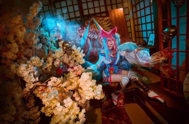 Ngất trên giàn quất với loạt ảnh cosplay Ahri Chiêu Hồn Thiên Hồ do mỹ nhân người Việt hóa thân - Ảnh 6.