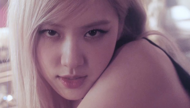 Sợ Rosé (BLACKPINK) ra mắt solo bình yên quá nên antifan soi đủ kiểu đạo nhạc, còn lôi cả Taylor Swift vào? - Ảnh 4. Sợ Rosé (BLACKPINK) ra mắt solo bình yên quá nên antifan soi đủ kiểu đạo nhạc, còn lôi cả Taylor Swift vào? - Ảnh 4.