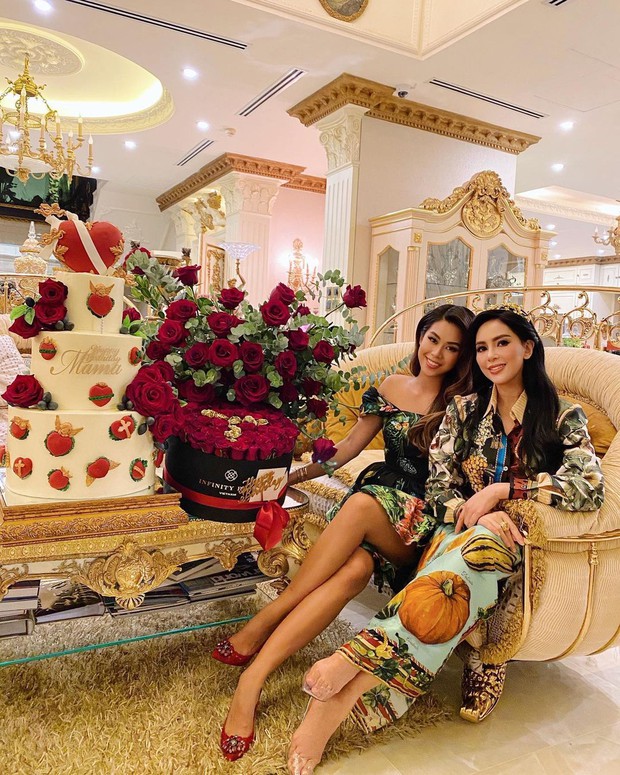 Tiên Nguyễn làm hẳn photoshoot tại nhà để mừng sinh nhật mẹ: Đẳng cấp phu nhân - con gái tỷ phú nó khác hẳn - Ảnh 2.