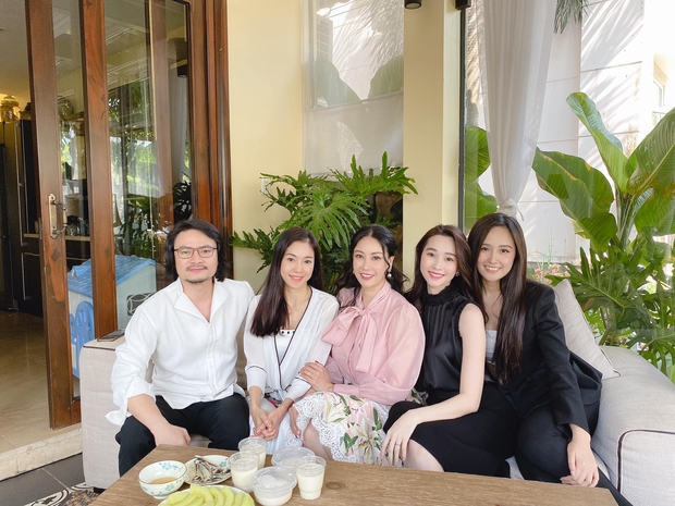 Dàn hậu 3 thế hệ đụng độ chung khung hình: Đặng Thu Thảo chiếm spotlight nhờ da “phát sáng”, Mai Phương Thuý giản dị vẫn cực xinh - Ảnh 4. Dàn hậu 3 thế hệ đụng độ chung khung hình: Đặng Thu Thảo chiếm spotlight nhờ da “phát sáng”, Mai Phương Thuý giản dị vẫn cực xinh - Ảnh 4.