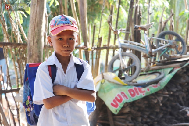 Cha bỗng hóa điên, 3 đứa trẻ đói ăn đi bắt ốc, xúc tép ngoài mương về phụ mẹ chạy lo cơm ngày 3 bữa - Ảnh 8.