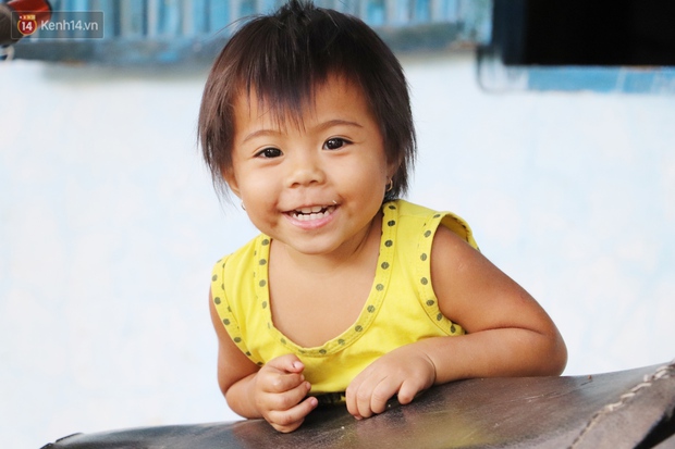 Cha bỗng hóa điên, 3 đứa trẻ đói ăn đi bắt ốc, xúc tép ngoài mương về phụ mẹ chạy lo cơm ngày 3 bữa - Ảnh 12.