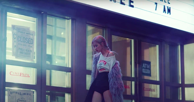 Rosé chỉ mang đúng 10 bộ outfit trong MV mới, không làm lại người chị Jennie trước đó rồi! - Ảnh 8.