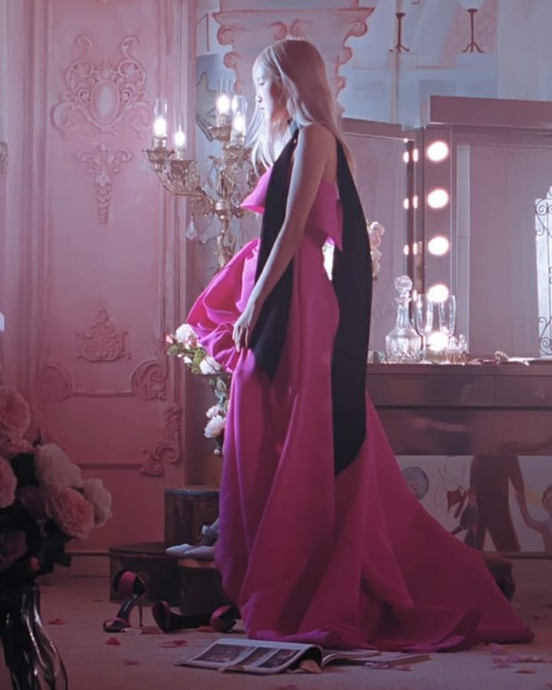 Style của Rosé trong MV mới đỉnh quá: Đồ biến tấu còn chất hơn nguyên bản, phòng tránh hớ hênh thật tài tình! - Ảnh 3.