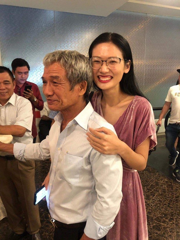 Bố ở vậy nuôi 3 chị em ăn học, cho bọn mình đi du học nếu muốn và cho mỗi đứa một căn nhà - Ảnh 1.