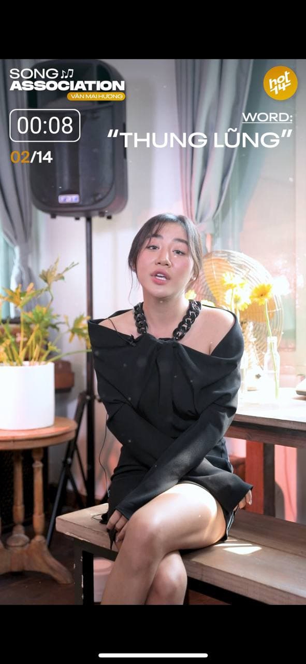 Ngang ngược như Văn Mai Hương: hát hit của mình thì khiến fan nổi hết cả da gà nhưng khi hát ca khúc người khác thì... ngang phè phè - Ảnh 4. Ngang ngược như Văn Mai Hương: hát hit của mình thì khiến fan nổi hết cả da gà nhưng khi hát ca khúc người khác thì... ngang phè phè - Ảnh 4.