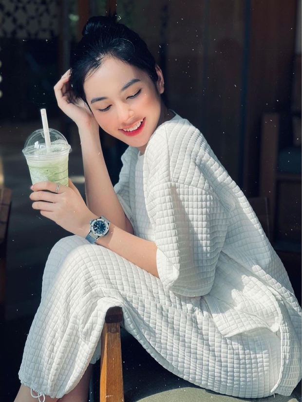 Gái xinh 2k2 An Giang đổi đời sau cuộc thi Hoa hậu Việt Nam, nhìn chiếc đồng hồ cương lấp lánh là biết! - Ảnh 4. Gái xinh 2k2 An Giang đổi đời sau cuộc thi Hoa hậu Việt Nam, nhìn chiếc đồng hồ cương lấp lánh là biết! - Ảnh 4.
