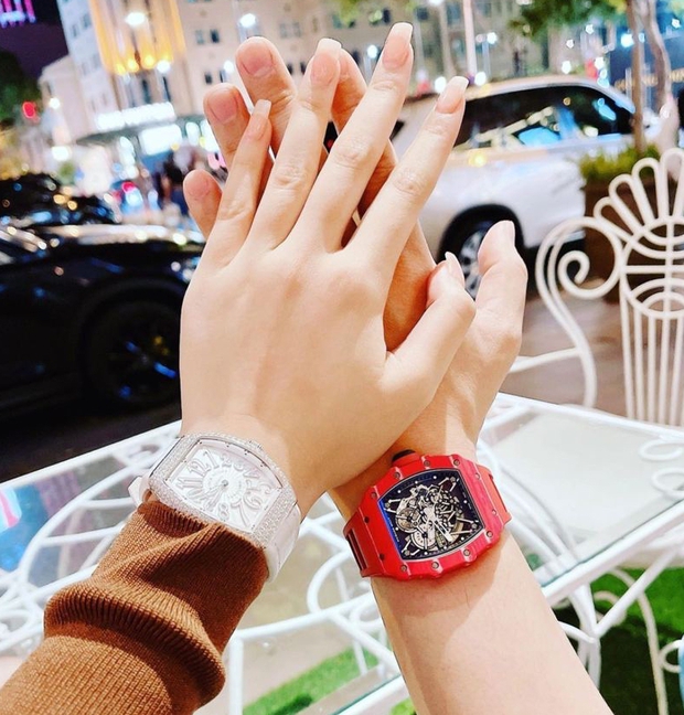 Gái xinh 2k2 An Giang đổi đời sau cuộc thi Hoa hậu Việt Nam, nhìn chiếc đồng hồ cương lấp lánh là biết! - Ảnh 5. Gái xinh 2k2 An Giang đổi đời sau cuộc thi Hoa hậu Việt Nam, nhìn chiếc đồng hồ cương lấp lánh là biết! - Ảnh 5.
