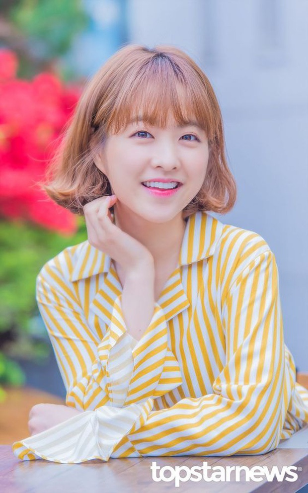 Knet phát sốt với loạt ảnh mới của Park Bo Young: Zoom cận mặt đẹp ngỡ ngàng, level hack tuổi đỉnh cao gây choáng váng - Ảnh 5.