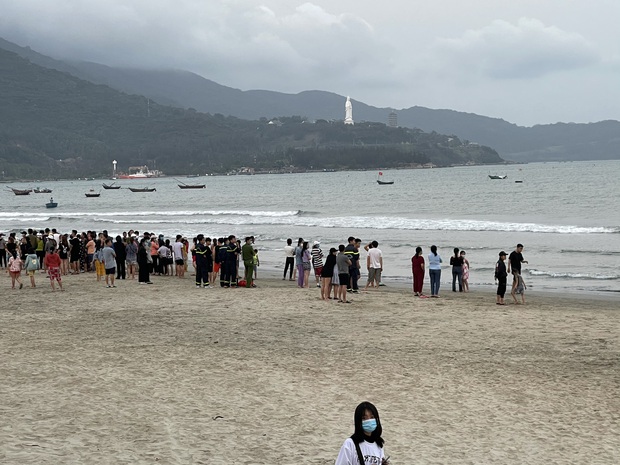 Pregnant mother cries bitterly on the beach where her 7-year-old son drowned - Photo 4.