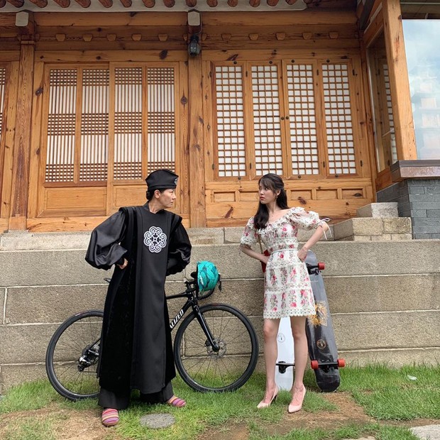 Mỹ nhân Kpop nhỏ xíu hoá chân dài đến nách, bí quyết “hack” từ 1m60 lên 1m80 đơn giản bất ngờ của cô nàng đang khuấy đảo MXH - Ảnh 9.