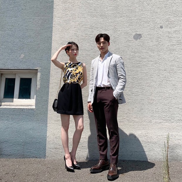 Mỹ nhân Kpop nhỏ xíu hoá chân dài đến nách, bí quyết “hack” từ 1m60 lên 1m80 đơn giản bất ngờ của cô nàng đang khuấy đảo MXH - Ảnh 8.