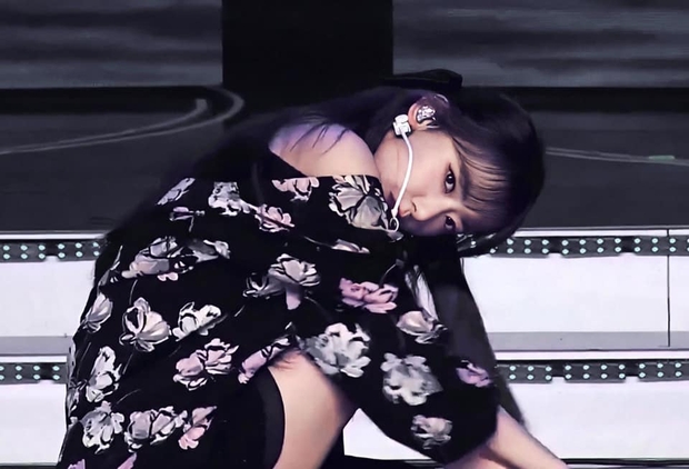 Thành viên IZ*ONE rộ tin được Big Hit chiêu mộ đang gây bão nhờ visual, thần thái đỉnh cao trong concert của nhóm! - Ảnh 11. Thành viên IZ*ONE rộ tin được Big Hit chiêu mộ đang gây bão nhờ visual, thần thái đỉnh cao trong concert của nhóm! - Ảnh 11.