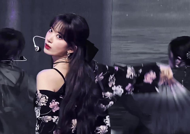 Thành viên IZ*ONE rộ tin được Big Hit chiêu mộ đang gây bão nhờ visual, thần thái đỉnh cao trong concert của nhóm! - Ảnh 12. Thành viên IZ*ONE rộ tin được Big Hit chiêu mộ đang gây bão nhờ visual, thần thái đỉnh cao trong concert của nhóm! - Ảnh 12.