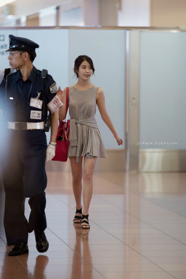 Mỹ nhân Kpop nhỏ xíu hoá chân dài đến nách, bí quyết “hack” từ 1m60 lên 1m80 đơn giản bất ngờ của cô nàng đang khuấy đảo MXH - Ảnh 4.