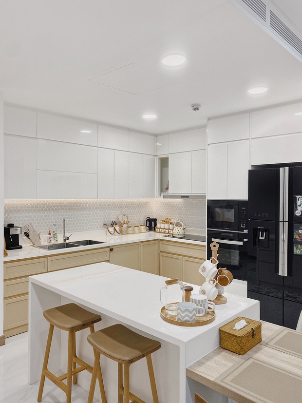 Cặp vợ chồng thiết kế nhà theo tông trắng - nâu đơn giản mà sang cực, nghe chia sẻ ý nghĩa tổ ấm là thấy ngưỡng mộ liền - Ảnh 9. Cặp vợ chồng thiết kế nhà theo tông trắng - nâu đơn giản mà sang cực, nghe chia sẻ ý nghĩa tổ ấm là thấy ngưỡng mộ liền - Ảnh 9.