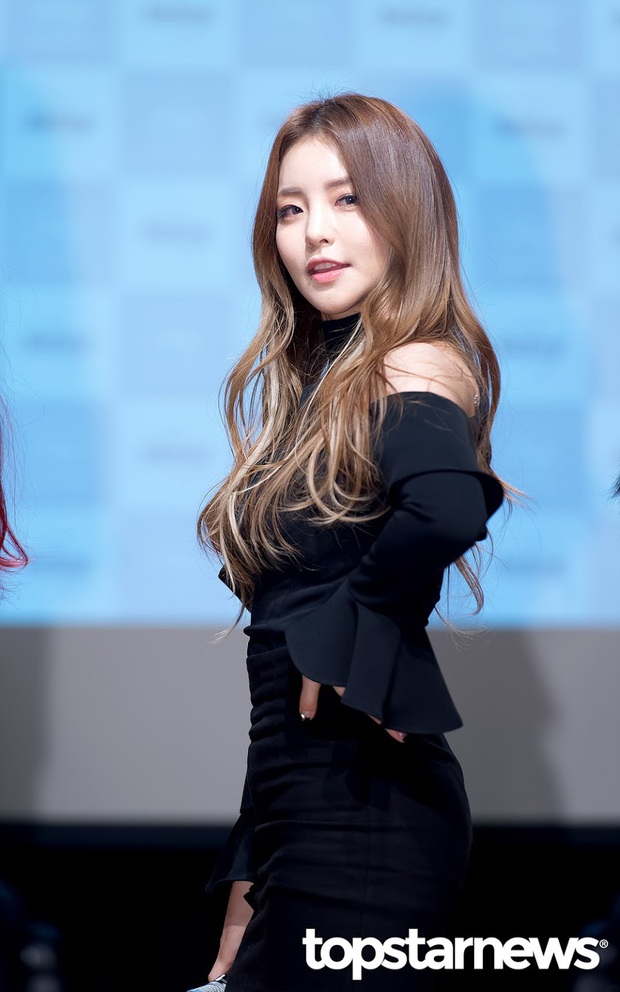 Hiện tượng lịch sử “đè bẹp” cả Rosé (BLACKPINK): Xinh như búp bê, vòng 1 khủng “nhức mắt”, ai ngờ đã 30 tuổi? - Ảnh 9.