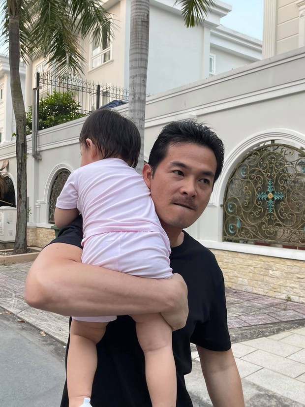 Con gái Quách Ngọc Ngoan và Phượng Chanel mê xem phim ba đóng, gia đình kiên quyết giấu mặt tới cùng để bảo vệ sự riêng tư - Ảnh 5. Con gái Quách Ngọc Ngoan và Phượng Chanel mê xem phim ba đóng, gia đình kiên quyết giấu mặt tới cùng để bảo vệ sự riêng tư - Ảnh 5.