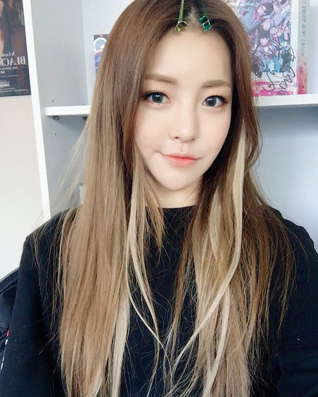 Hiện tượng lịch sử “đè bẹp” cả Rosé (BLACKPINK): Xinh như búp bê, vòng 1 khủng “nhức mắt”, ai ngờ đã 30 tuổi? - Ảnh 11.