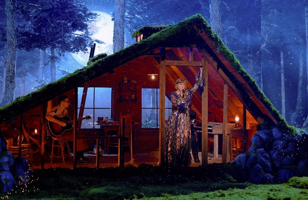 Taylor Swift hóa công chúa mơ màng trong rừng còn Cardi B thì nóng bỏng hết nấc, tưởng sẽ cân được Grammy ai dè cả 2 đều nhạt! - Ảnh 5. Taylor Swift hóa công chúa mơ màng trong rừng còn Cardi B thì nóng bỏng hết nấc, tưởng sẽ cân được Grammy ai dè cả 2 đều nhạt! - Ảnh 5.
