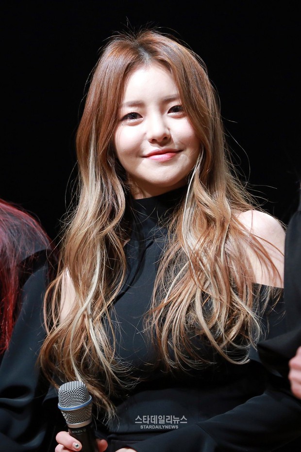 Hiện tượng lịch sử “đè bẹp” cả Rosé (BLACKPINK): Xinh như búp bê, vòng 1 khủng “nhức mắt”, ai ngờ đã 30 tuổi? - Ảnh 7.