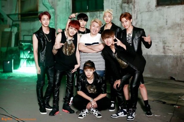 BTS hé lộ bí mật đằng sau vũ đạo đỉnh cao: Bố Bang cho dừng từng khung hình để soi gắt, xác định tập lại nếu không đều - Ảnh 2. BTS hé lộ bí mật đằng sau vũ đạo đỉnh cao: Bố Bang cho dừng từng khung hình để soi gắt, xác định tập lại nếu không đều - Ảnh 2.