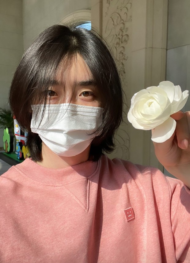 Dụi mắt mấy lần mới nhận ra Lee Jong Suk: Tóc dài nay không còn thảm hoạ, chị em vào xin bí quyết dưỡng tóc gấp - Ảnh 2.