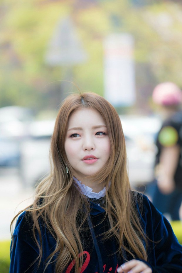 Hiện tượng lịch sử “đè bẹp” cả Rosé (BLACKPINK): Xinh như búp bê, vòng 1 khủng “nhức mắt”, ai ngờ đã 30 tuổi? - Ảnh 8.