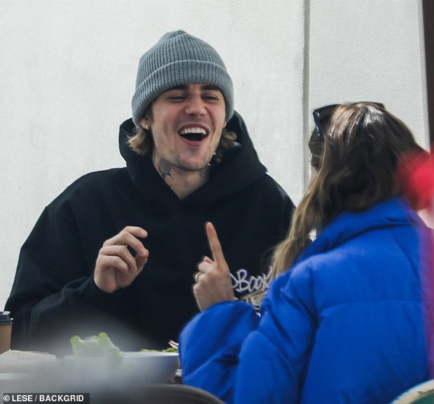 Grammy cũng chẳng bằng nóc nhà: Justin Bieber cáo vắng dù có tận 4 đề cử chỉ vì bận cung phụng vợ như này - Ảnh 3.