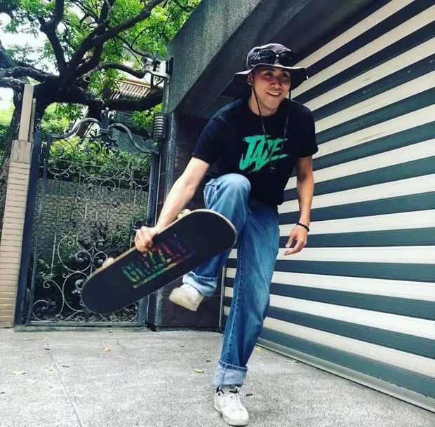 Tập thể dục đêm khuya, mỹ nam đình đám showbiz Đài đột tử ở tuổi 23 - Ảnh 4.