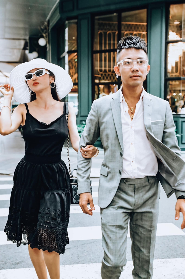 Minh Nhựa làm gì mà vợ hai đã 30 tuổi vẫn ngúng nguẩy như nữ sinh thế này? - Ảnh 1. Minh Nhựa làm gì mà vợ hai đã 30 tuổi vẫn ngúng nguẩy như nữ sinh thế này? - Ảnh 1.