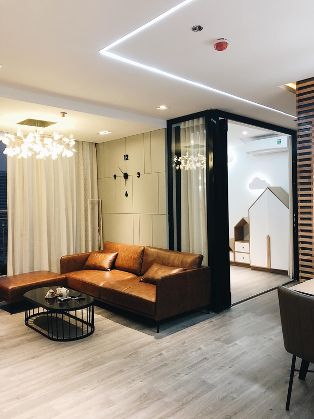 Vợ chồng KTS tự thiết kế căn hộ Vinhomes, chiếc giường không đụng hàng gây tranh cãi - Ảnh 2. Vợ chồng KTS tự thiết kế căn hộ Vinhomes, chiếc giường không đụng hàng gây tranh cãi - Ảnh 2.