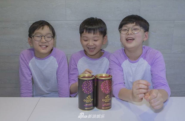 Ảnh sinh nhật 9 tuổi của Daehan - Manse - Minguk gây bất ngờ: Ba hoàng tử bé khoe chân siêu dài, visual khác hẳn ngày trước - Ảnh 10. Ảnh sinh nhật 9 tuổi của Daehan - Manse - Minguk gây bất ngờ: Ba hoàng tử bé khoe chân siêu dài, visual khác hẳn ngày trước - Ảnh 10.