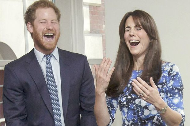 Harry từng khiến chị dâu Kate bật khóc tại lễ cưới với Hoàng tử William, nhìn lại mối quan hệ chị dâu - em chồng ai cũng tiếc nuối - Ảnh 4. Harry từng khiến chị dâu Kate bật khóc tại lễ cưới với Hoàng tử William, nhìn lại mối quan hệ chị dâu - em chồng ai cũng tiếc nuối - Ảnh 4.