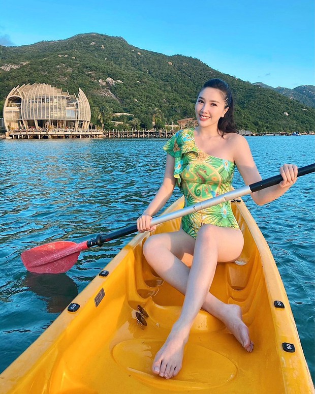 Cuộc sống giản dị của Bảo Thy gần đây: Buồn thì check-in khách sạn 5 sao, buồn hơn nữa diện bikini ra biển pose hình so deep - Ảnh 5. Cuộc sống giản dị của Bảo Thy gần đây: Buồn thì check-in khách sạn 5 sao, buồn hơn nữa diện bikini ra biển pose hình so deep - Ảnh 5.